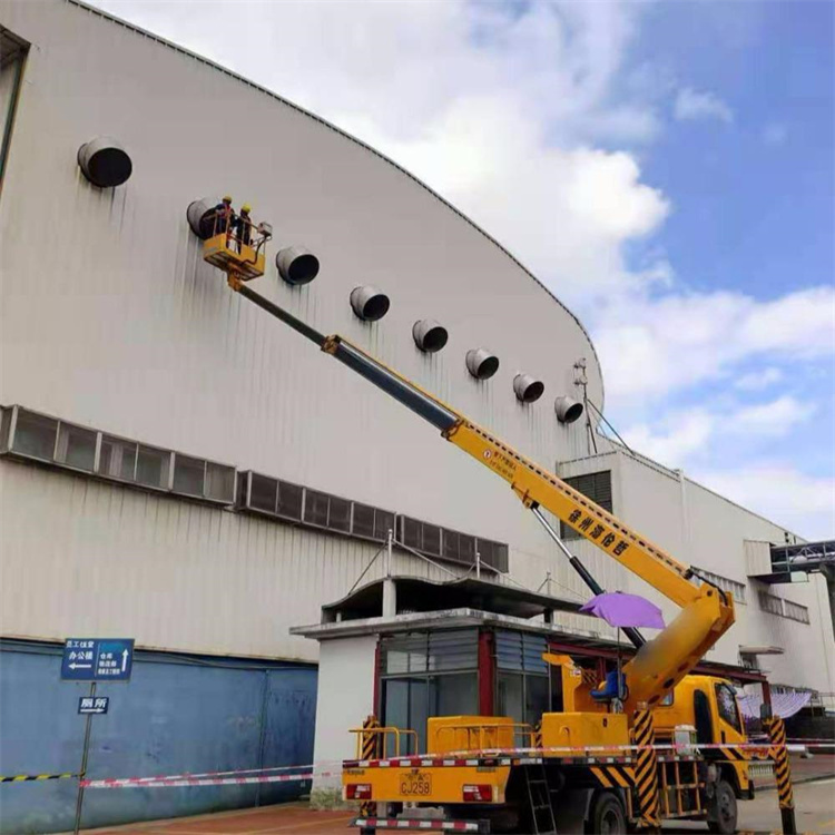 中原高空作业车出租服务：专业广告牌安装解决方案