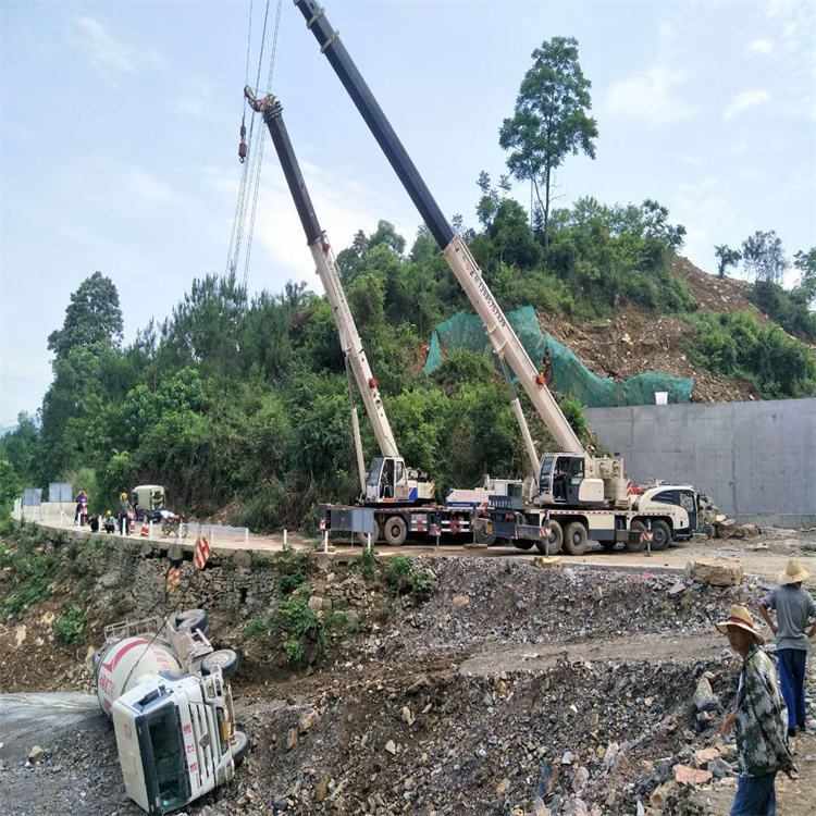 中原汽车掉沟里叫吊车救援要多少钱